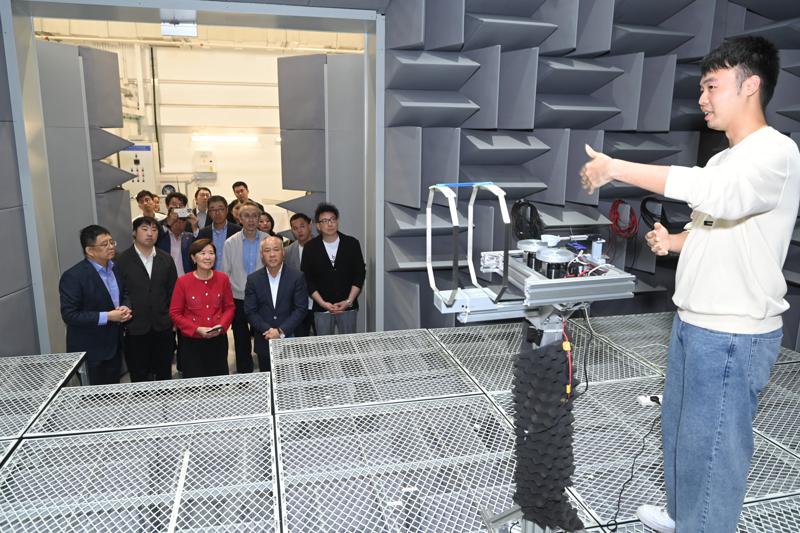 Additional image for Dr. LI Ning of Viva China Holdings Limited's visit to the Aerodynamics and Acoustics Facility