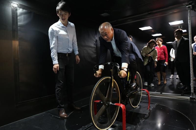 Additional image for Dr. LI Ning of Viva China Holdings Limited's visit to the Aerodynamics and Acoustics Facility