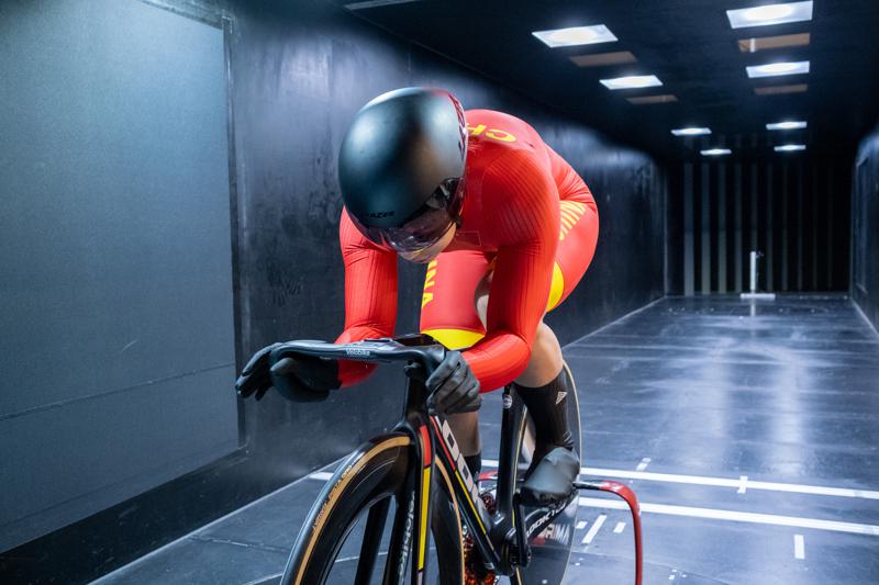 The Chinese national cycling team athletes and coaches visited AANTC for communication and testing